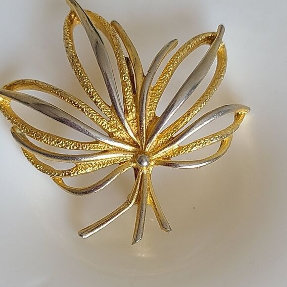 Vintage Leaf Brooch - Picture 1 of 10